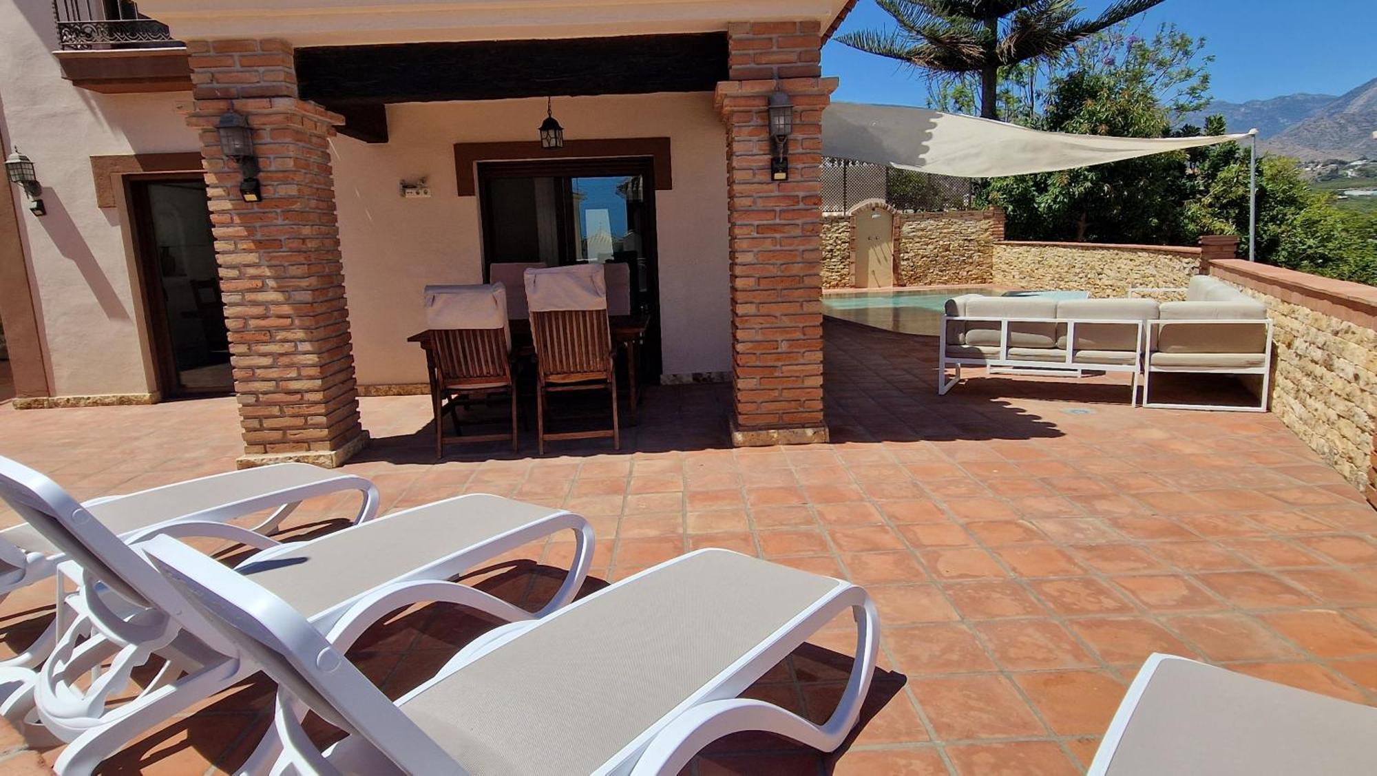 Villa Deluxe Nerja Silhouse Exterior photo